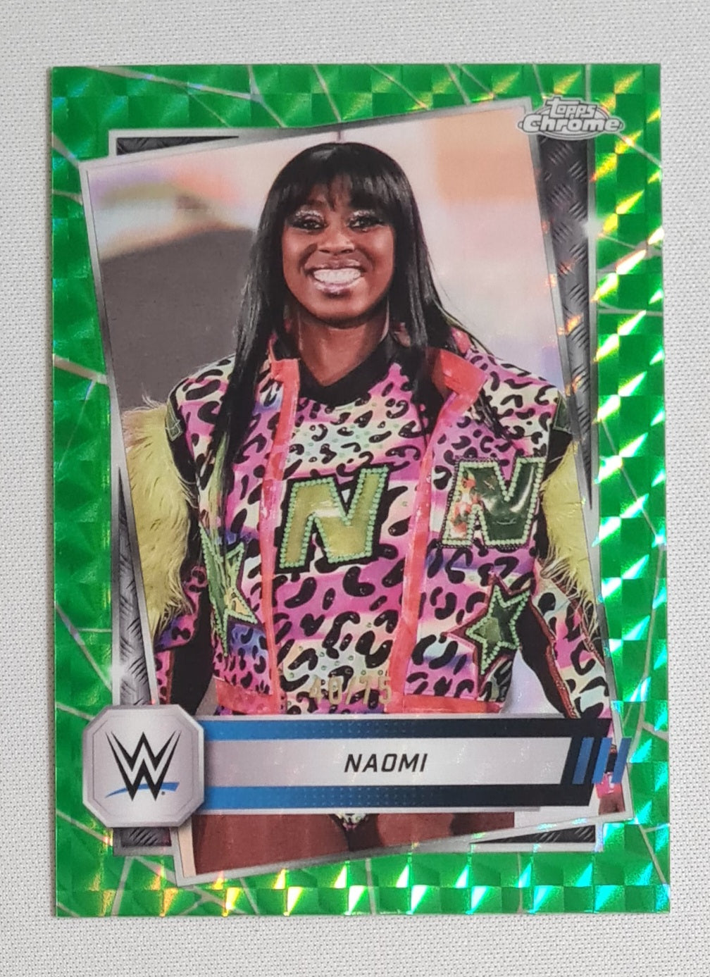 Naomi - 2025 Topps Chrome WWE Wrestling Smack Down #194 Green Geometric Refractor /75