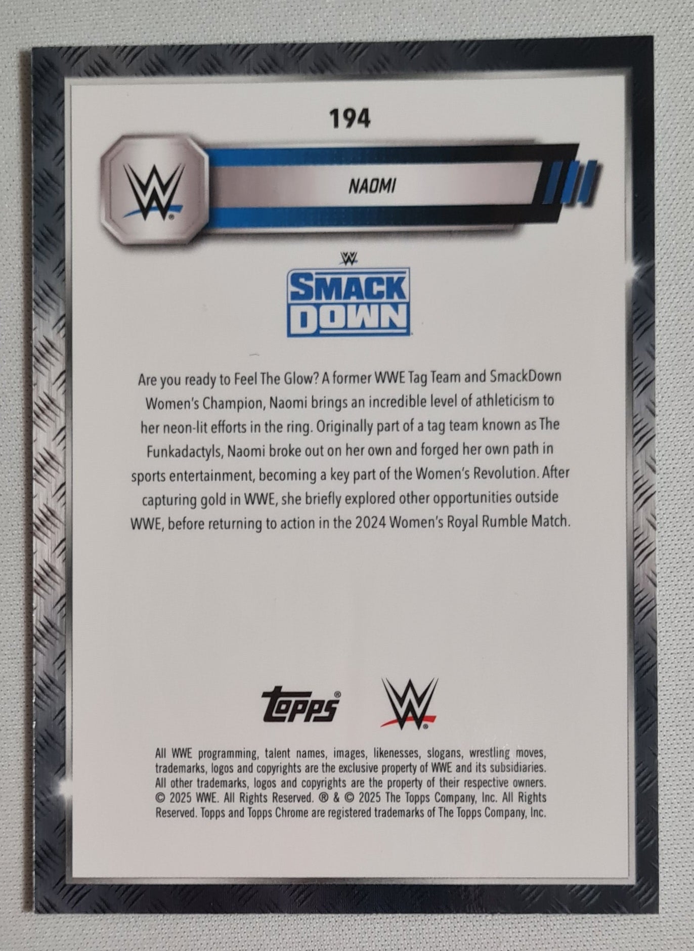 Naomi - 2025 Topps Chrome WWE Wrestling Smack Down #194 Green Geometric Refractor /75
